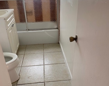 1104 Westminster Street W - Photo Thumbnail 8