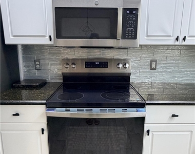 3445 Ne 11th Avenue - Photo Thumbnail 12