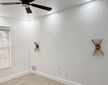 3445 Ne 11th Avenue - Photo Thumbnail 16