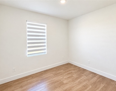 9040 Bamboo Circle - Photo Thumbnail 12