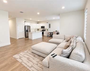 9040 Bamboo Circle - Photo Thumbnail 7