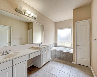 19007 Moss Bay Lane - Photo Thumbnail 12