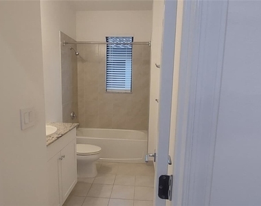 5020 Arancia Lane - Photo Thumbnail 19