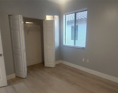 5020 Arancia Lane - Photo Thumbnail 20