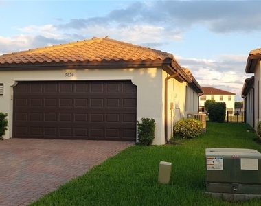 5020 Arancia Lane - Photo Thumbnail 9