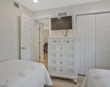 4298 27th Court Sw - Photo Thumbnail 12