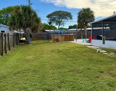 1052 Garfield Street - Photo Thumbnail 10