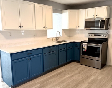 1052 Garfield Street - Photo Thumbnail 20