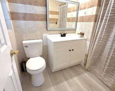 1052 Garfield Street - Photo Thumbnail 25