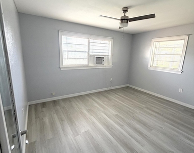 1052 Garfield Street - Photo Thumbnail 28