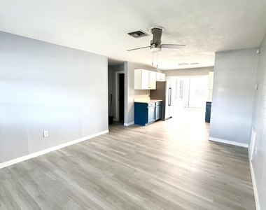 1052 Garfield Street - Photo Thumbnail 12