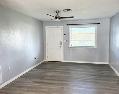 1052 Garfield Street - Photo Thumbnail 14