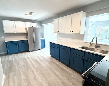 1052 Garfield Street - Photo Thumbnail 15