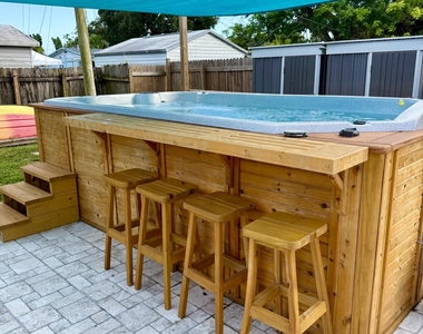 1052 Garfield Street - Photo Thumbnail 7