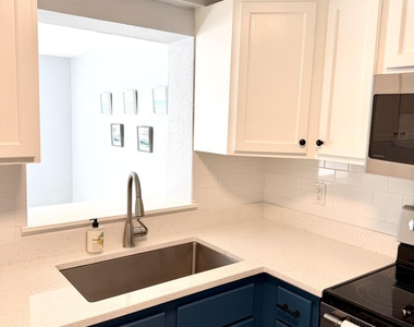 1052 Garfield Street - Photo Thumbnail 17