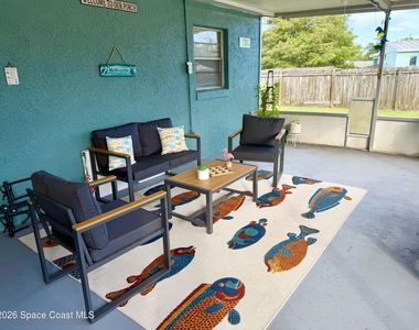 1052 Garfield Street - Photo Thumbnail 3