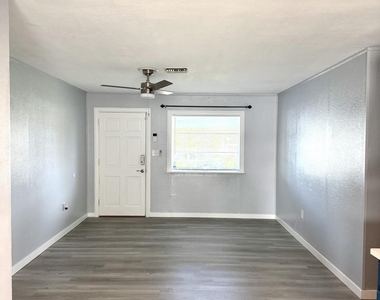 1052 Garfield Street - Photo Thumbnail 13