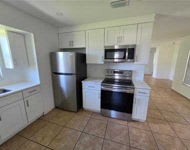 3119 60th Street N - Photo Thumbnail 6