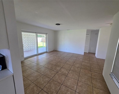 3119 60th Street N - Photo Thumbnail 4