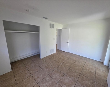 3119 60th Street N - Photo Thumbnail 7