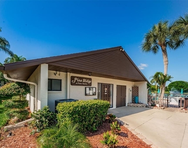 2575 Pine Ridge Way S - Photo Thumbnail 13