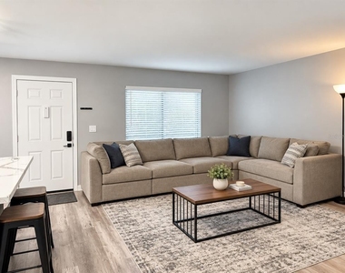 11723 Raintree Village Boulevard - Photo Thumbnail 6
