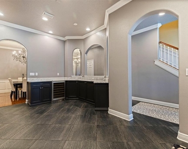 618 Saxony Boulevard - Photo Thumbnail 13