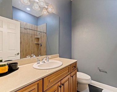 618 Saxony Boulevard - Photo Thumbnail 39