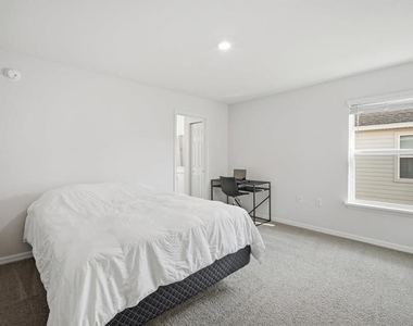 2731 Idyll Lakes Circle - Photo Thumbnail 14