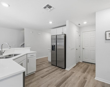 2731 Idyll Lakes Circle - Photo Thumbnail 6