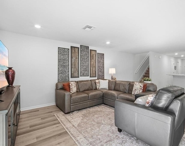 2731 Idyll Lakes Circle - Photo Thumbnail 9