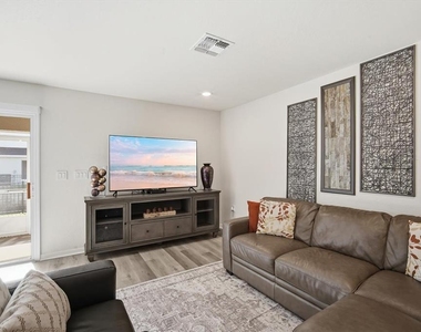 2731 Idyll Lakes Circle - Photo Thumbnail 8