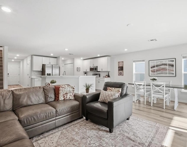2731 Idyll Lakes Circle - Photo Thumbnail 10