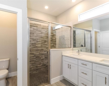 137 Zinnia Lane W - Photo Thumbnail 12