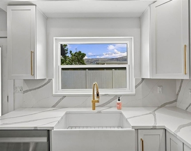 804 Bruce Avenue - Photo Thumbnail 10
