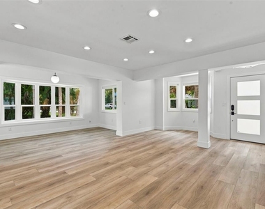 804 Bruce Avenue - Photo Thumbnail 4