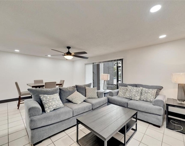 6301 Newtown Circle - Photo Thumbnail 20