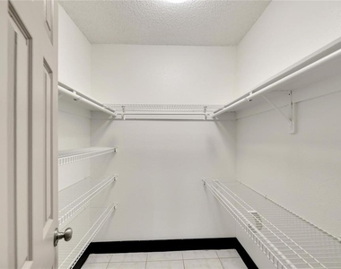 6301 Newtown Circle - Photo Thumbnail 47