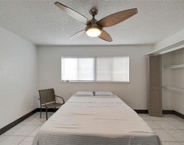 6301 Newtown Circle - Photo Thumbnail 32