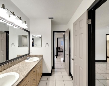 6301 Newtown Circle - Photo Thumbnail 41
