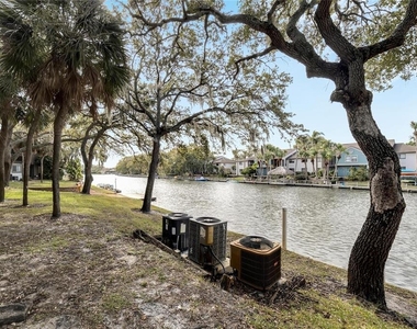6301 Newtown Circle - Photo Thumbnail 24