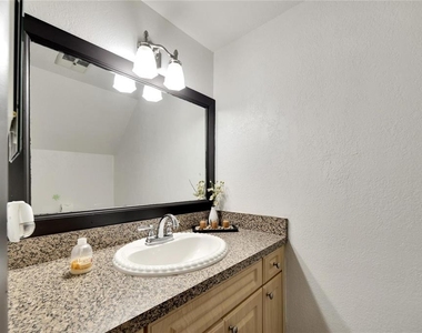 6301 Newtown Circle - Photo Thumbnail 27