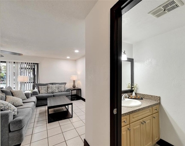 6301 Newtown Circle - Photo Thumbnail 26