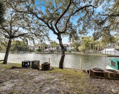 6301 Newtown Circle - Photo Thumbnail 23