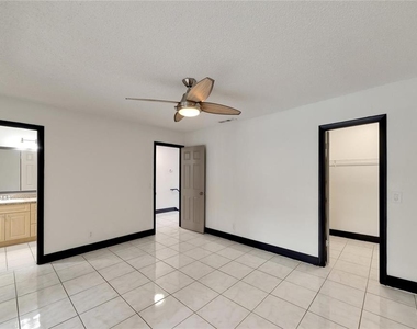 6301 Newtown Circle - Photo Thumbnail 43