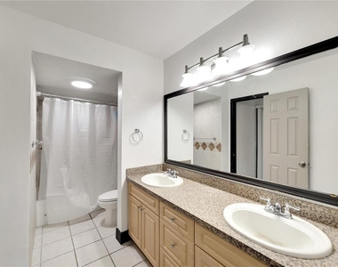 6301 Newtown Circle - Photo Thumbnail 39