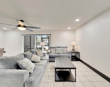 6301 Newtown Circle - Photo Thumbnail 19