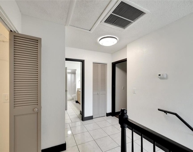 6301 Newtown Circle - Photo Thumbnail 36