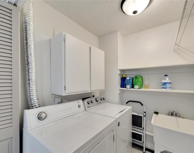 6301 Newtown Circle - Photo Thumbnail 30