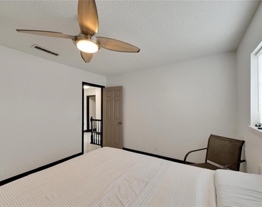6301 Newtown Circle - Photo Thumbnail 33